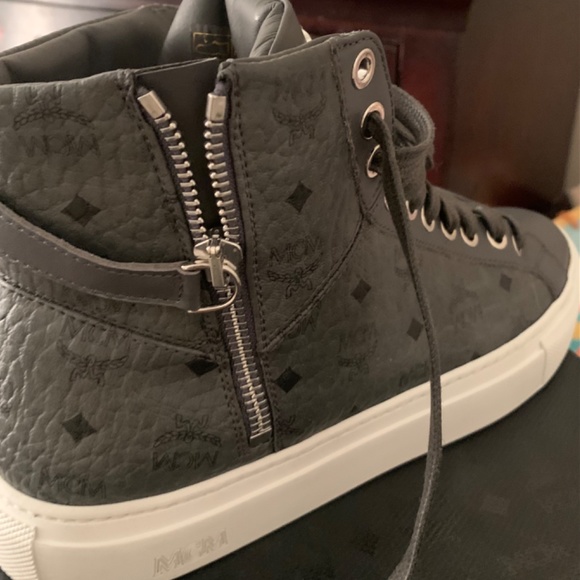 MCM Sneaker - Picture 3 of 4